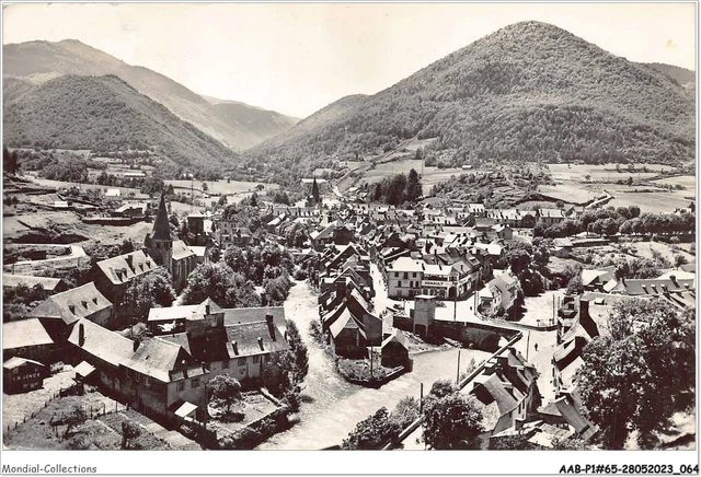 Carte Postale Ancienne 65 - Arréau (Hautes-Pyrénées) - Sortie De L'église - Années 1900