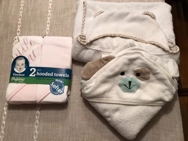 New Gerber Baby 2 Pack Terry Hooded Towels + Pre-owned Two Hooded Towels