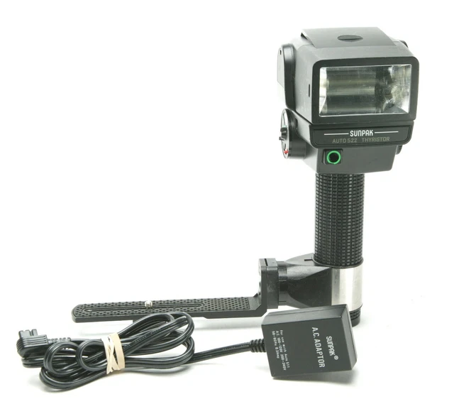 Vintage Sunpak Auto 522 Thyristor Flash Complete w/Bracket & AC Adapter. Tested.