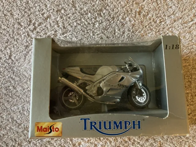 Maisto Triumph 955i Daytona Motorrad - Maßstab 1:18 - verpackt