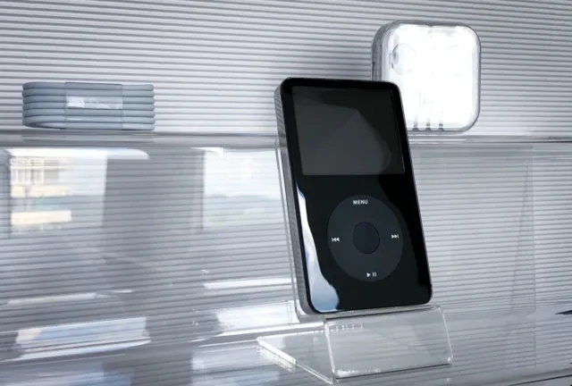NEU! Apple iPod Video 5.5. Gen 30GB SCHWARZ/SILBER *WOLFSON DAC* 1 JAHR GARANTIE