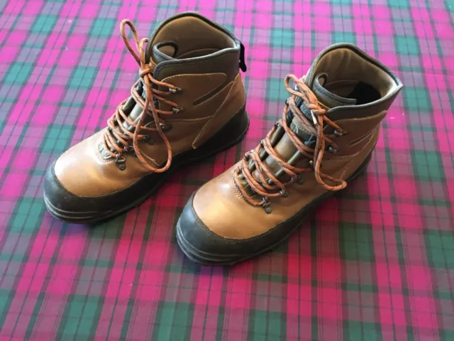 GREYS STRATA SIZE 8 Wading boots cleated rubber sole 25.00