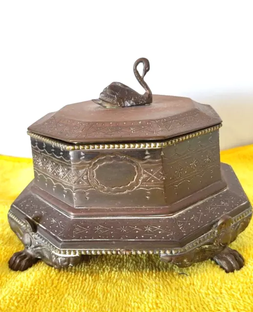 Vintage Mottahedeh Brass Walter Raleigh Historic Charleston Box Snuff Box