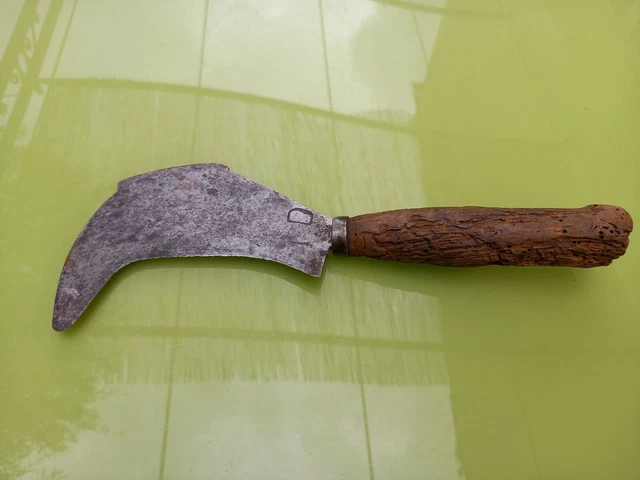 3 Anciens Outils : Faucille, Serpe, Serpette – Manches Bois – Déco Rustique