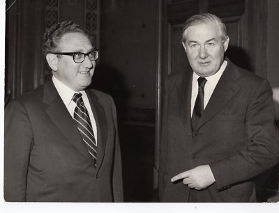 ORIGINAL PRESS PHOTO JAMES CALLAGHAN DR HENRY KISSINGER DANNY GUNNERY 1974 