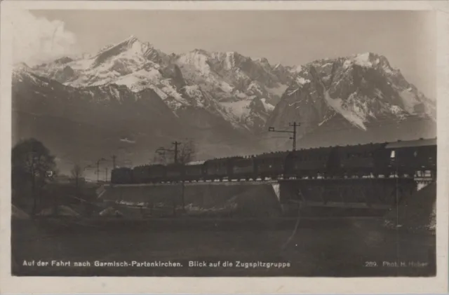 AK Auf der Fahrt nach Garmisch-Partenkirchen Blick auf Zugspitzgruppe Eisenbahn