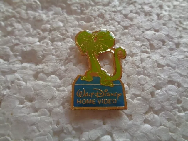 Rescuers Down Under Frank the frilled lizard Disney Issued metal lapel pin