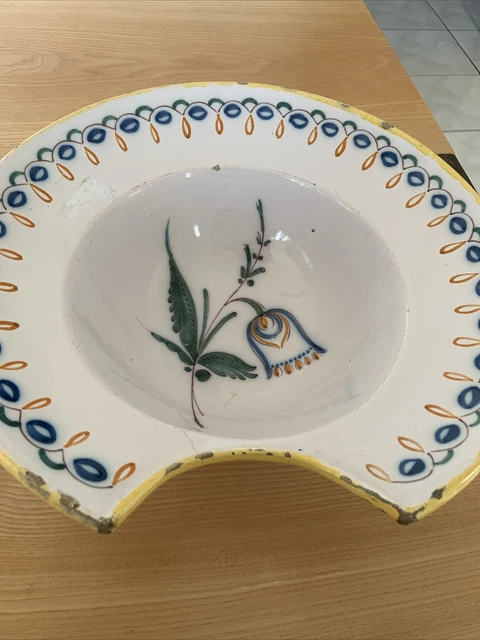 Plat à barbe ancien en faïence XVIIIe - Décoration