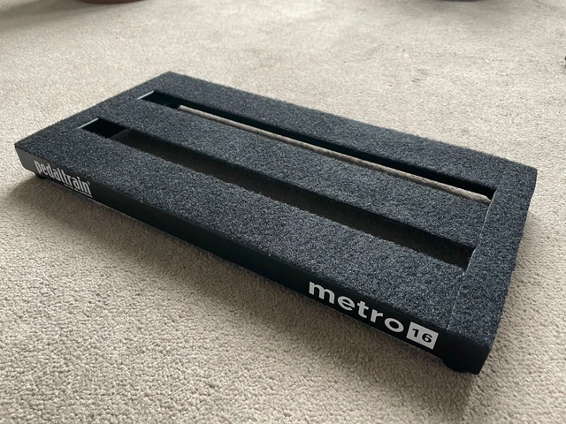 Pedaltrain Metro 16 Pedalboard with Soft Case for Guitar Effect Pedals