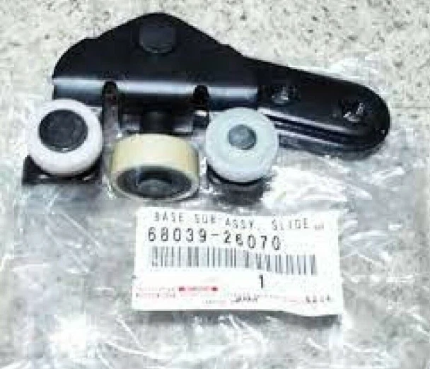 TOYOTA GENUINE OEM Hiace Side Sliding Door Bottom Roller Lh ☆ 68039