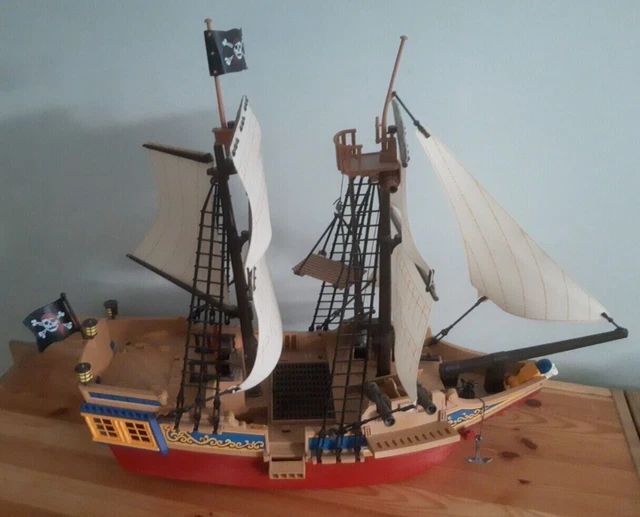 PLAYMOBIL LARGE PIRATE Ship Set 4290 With Figures, Accessories And