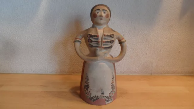 Alte Flasche Figur Frau Tracht Ungarn vermutlich material aus Ton Höhe 24 cm