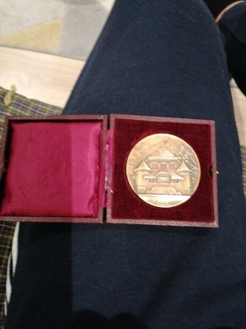 Médaille Française – Jeunes Filles Faisant Un Bouquet – Épreuve D'Édition – Janine Boyer – 1963