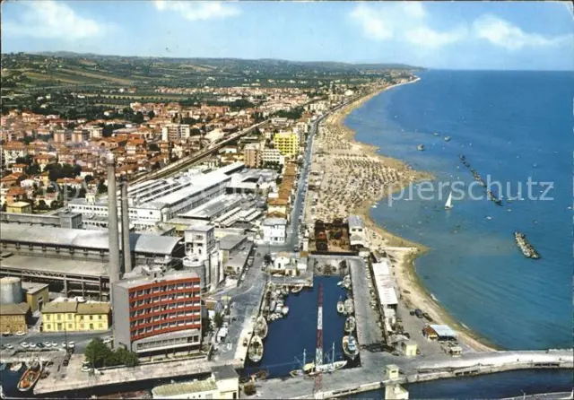 72352530 Senigallia Porto vista aerea porto Italia