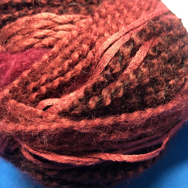 Red Heart Garnet 9914 yarn Bulky 5 with pattern 3.5 Oz 2