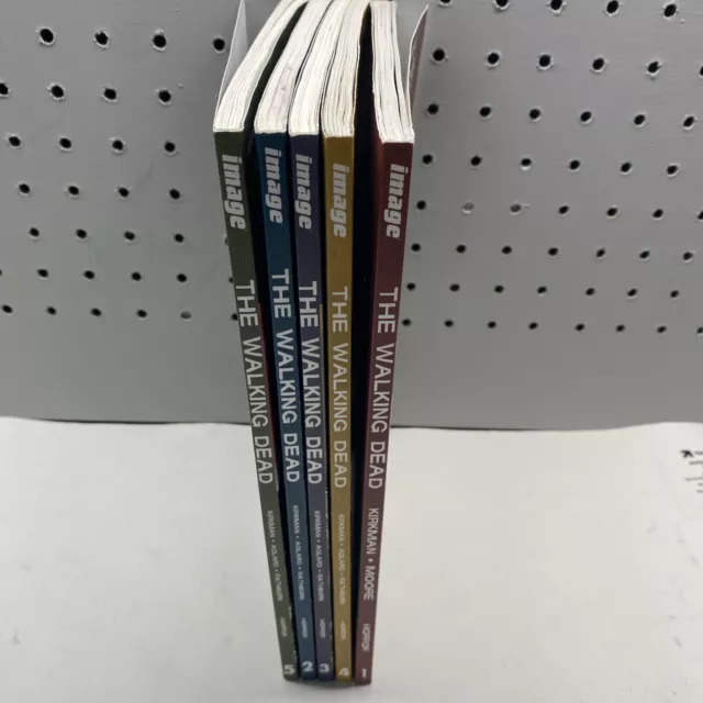 The Walking Dead Graphic Novels Soft Cover Set 1-5