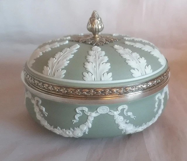 WEDGWOOD BONBONNI RE EN Porcelaine Jasperware Et Argent Massif Minerve WEDGWOOD BONBONNI RE EN Porcelaine Jasperware Et Argent Massif Minerve