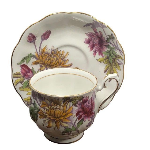 Royal Albert Flower of the Month Teacup & Saucer--November--Chrysanthemum