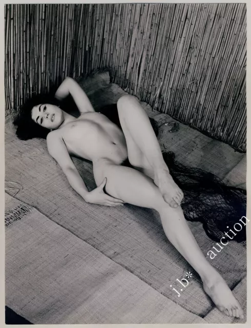 NUDE WOMAN RECLINING / LIEGENDE NACKTE FRAU * Vintage 60s Photo by SEUFERT