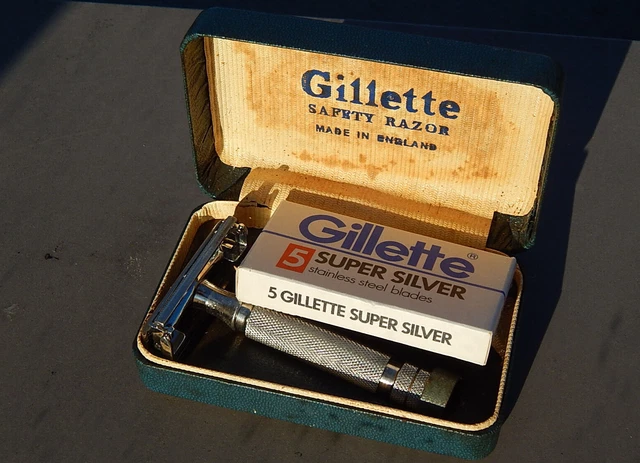 Vintage Gillette razor set #59, Made in England, model 1956