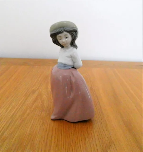 NAO BY LLADRO 1291 Little Girl On Placid Walk Figurine retired 2004