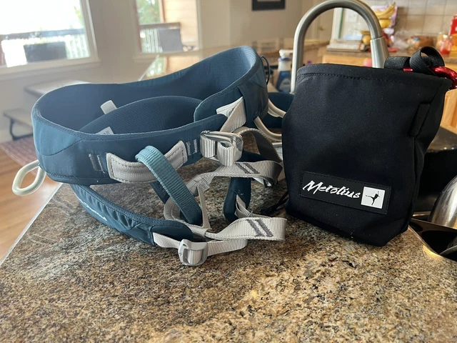 Black Diamond Women’s Climbing Harness And Chalk Bag! 2