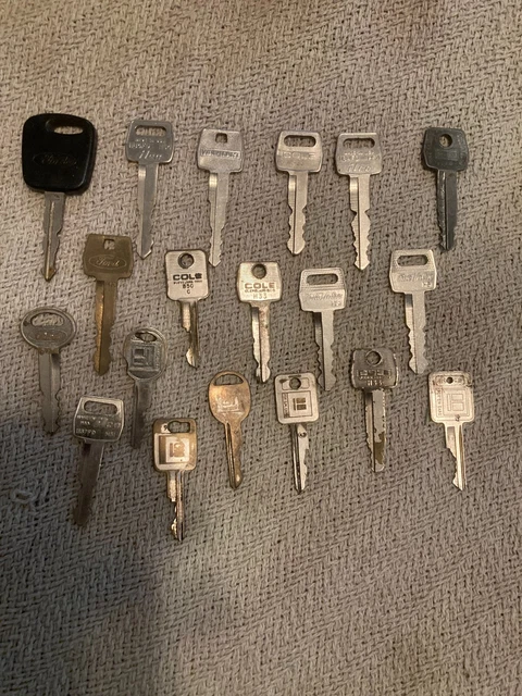Vintage Lot Of 19 Car Keys Ford Gm