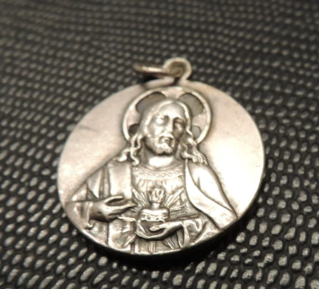 Pendentif Ancien Argenté - Breloque Art Nouveau Motif Religieux Jésus Christ