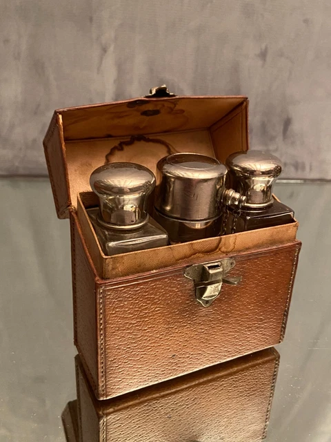 Nécessaire de voyage à parfum écrin à senteurs cuir flacons vaporisateur cristal 2