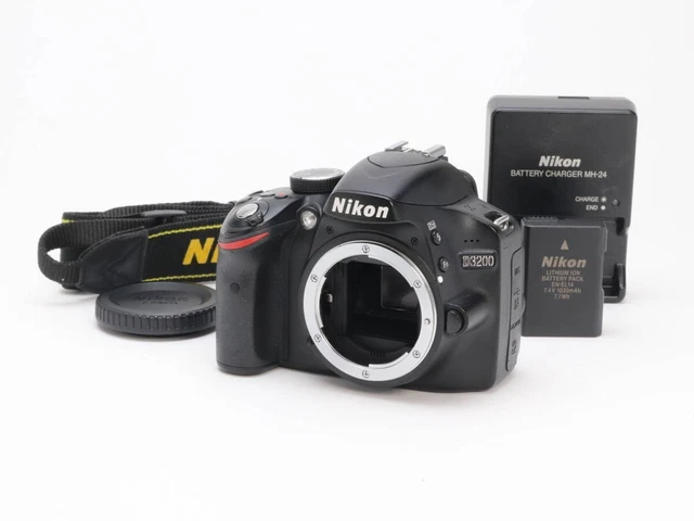 EXCELLENT】NIKON D3200 BODY Clicks : 3,330 from Japan