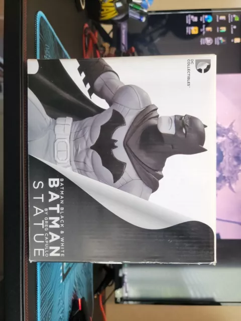 dc collectibles direct batman black white statue Greg Capullo