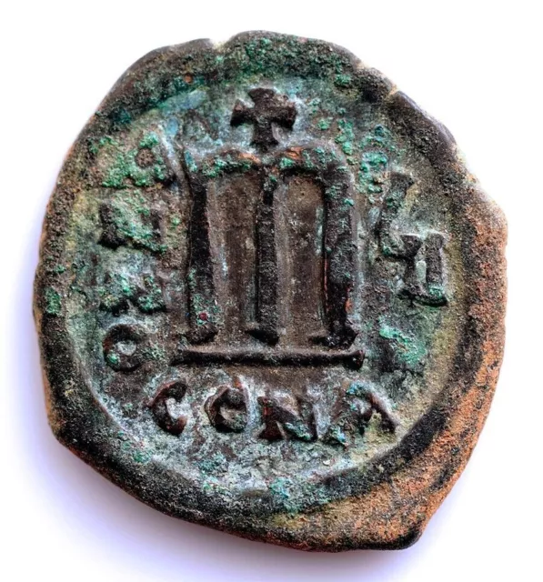 SC. Byzanz-Tiberius II., Konstantin. Follis. Konstantinopel. Kupfer 13,5g. 2