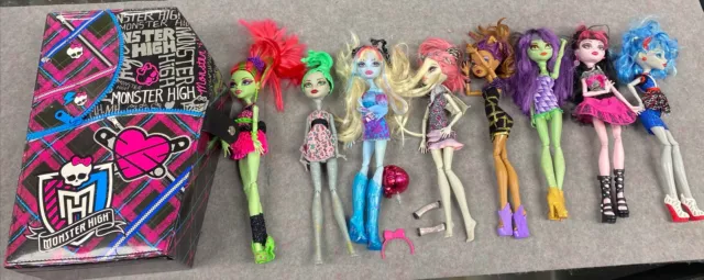 Monster High Doll Lot Of 8 Dolls +Single Shoes + Accessories & Clothing