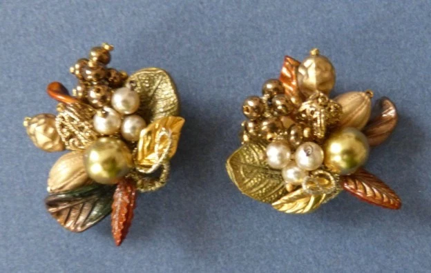 Broche Ronde Fantaisie Vintage - Métal Avec Perle Centrale Noire, Occasion