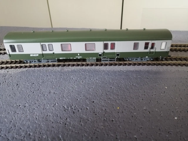Rame Roco HO 45205.1 – Voiture UIC B7D Vert Ciment – Époque 4 – État Exceptionnel