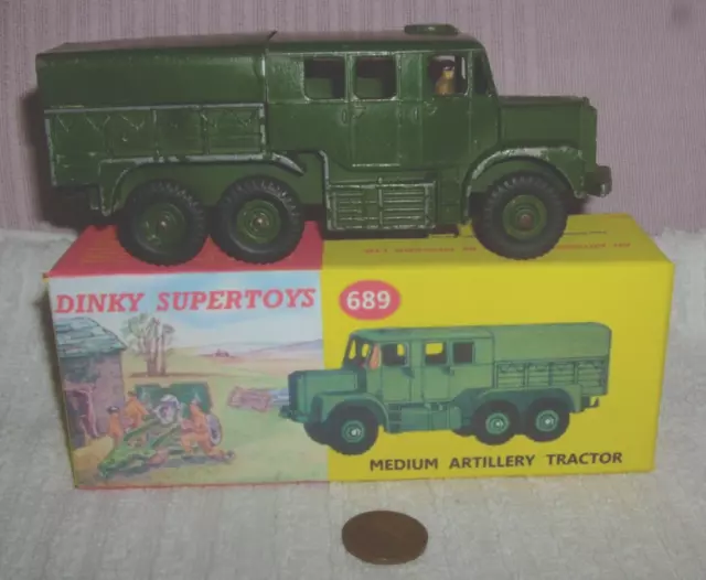 DINKY MILITÄR ""BOXED"" DRUCKGUSSMODELL (MITTLERER ARTILLERIETRAKTOR) Nr. 689 - GEBRAUCHT