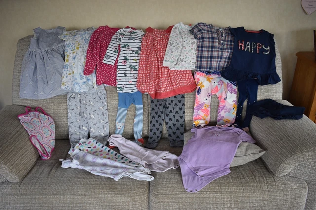 Pacchetto vestiti bambina età 18-24 mesi - 19 articoli