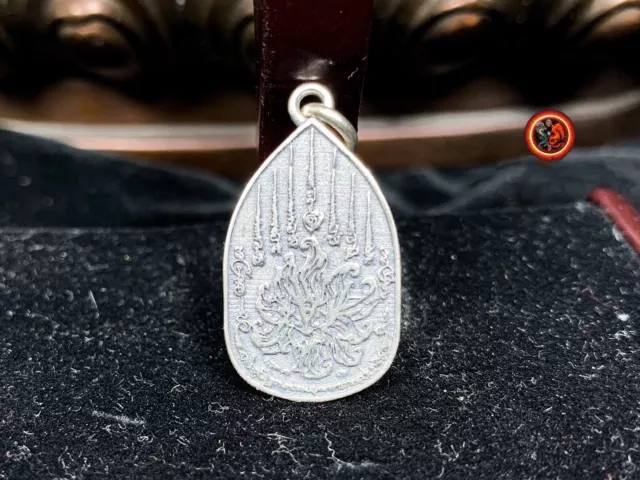 pendentif sak yant bouddhiste thaïlandais, amulette, talisman.