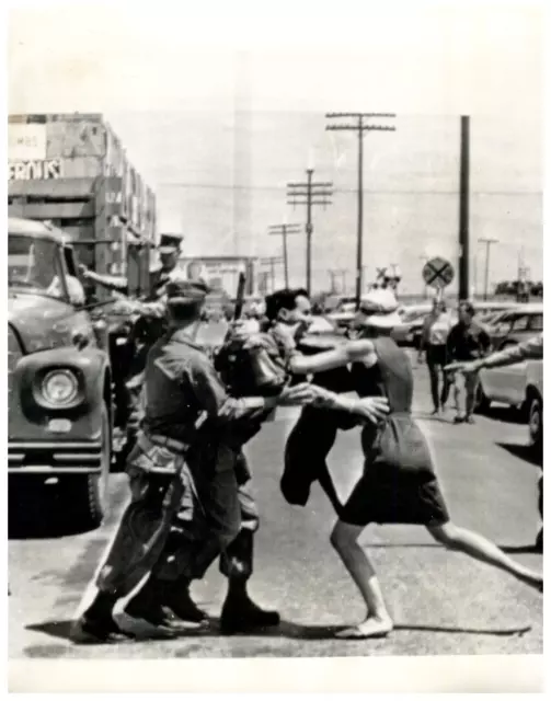 Etats-Unis, manifestations contre la guerre au Vietnam Vintage silver print Ti