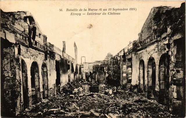 CPA MILITAIRE Bataille de la Marne-Etrepy, Intérieur du Chateau (317574)