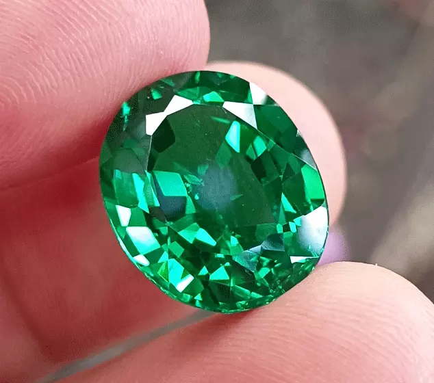 Natural 10 Ct Green Emerald GIE Certified Oval Cut Loose Gemstone