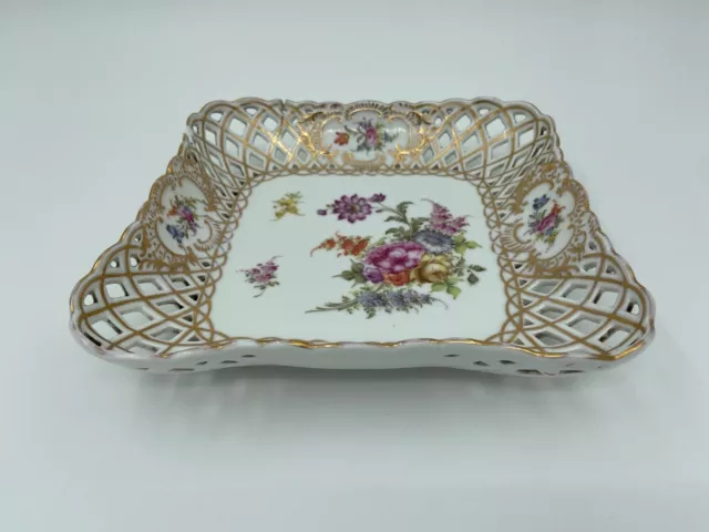 Plat Corbeille Porcelaine De Paris Ajoure Xix Em Decor Floral Ss Marquage H3506