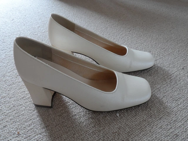 Scarpe da sposa. Taglia 4. Bianco sporco. Katz.