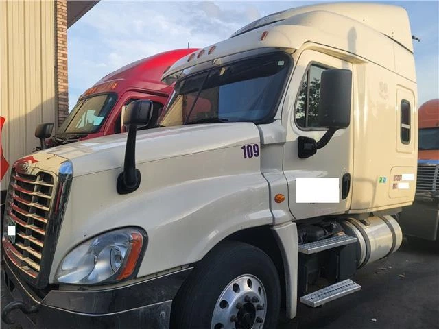 2015 Freightliner Cascadia - Detroit DD15 -Automatic - Blown Motor