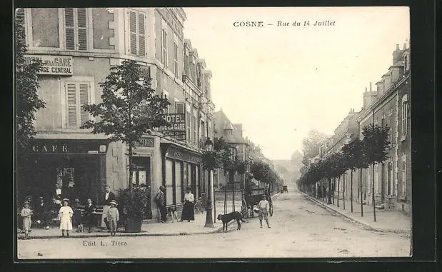 CPA Cosne, Hotel de la Gare en Rue du 14 Juillet