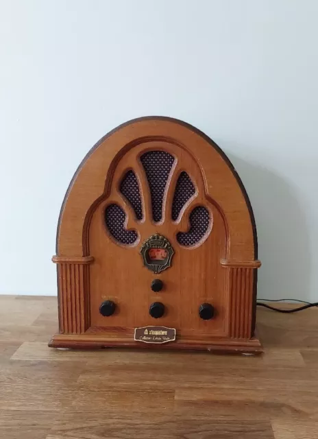 Vintage Thomas Collector's Edition Am/Fm Radio Steepletone Model BD 117A Working