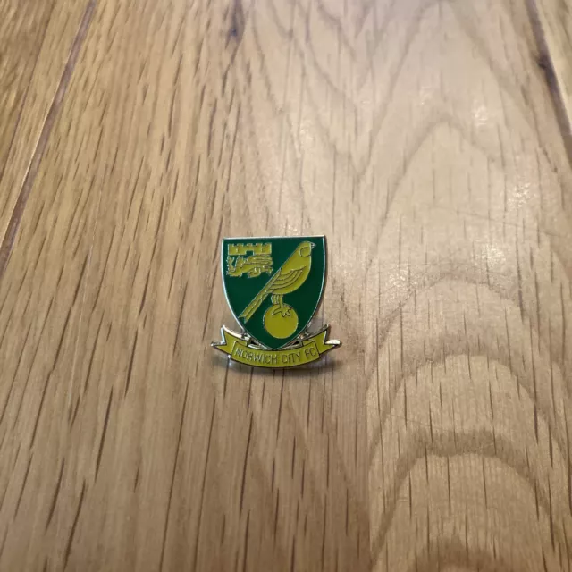 NORWICH CITY FC Quality  Enamel/metal Football Pin Badge. Price Includes Postage