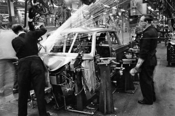 GENERAL SCENES INSIDE the Ford motor factory in Dagenham 1964 Old Photo ...