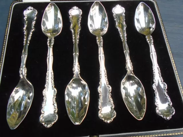 Solid silver set of 6 ornate spoons with original case hallmarked 1922