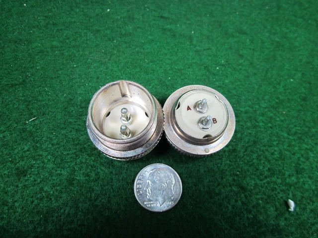 (1) ARC 12427 SOCKET w/key for plug 14321 Type 12 & 15 NOS